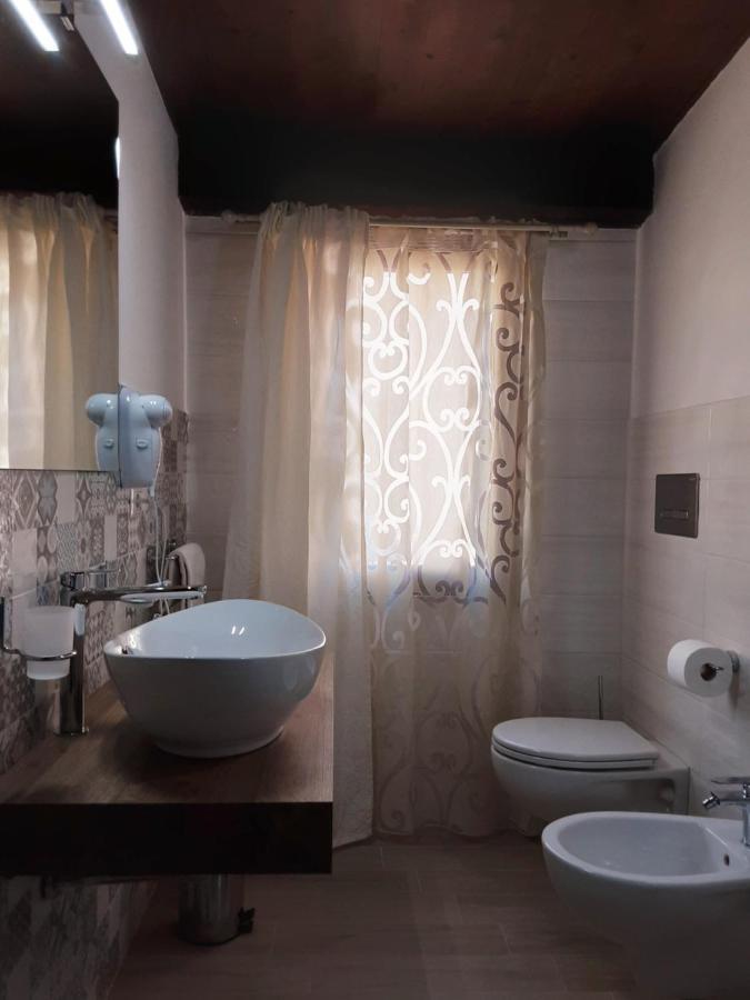 Al Pez Exclusive Rooms ออลเบีย ภายนอก รูปภาพ