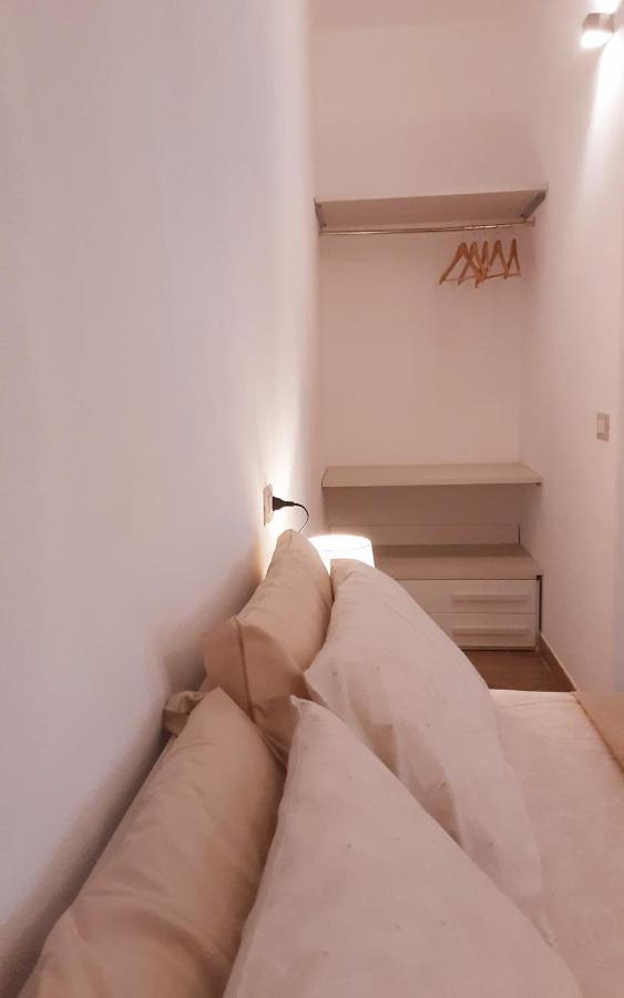Al Pez Exclusive Rooms ออลเบีย ภายนอก รูปภาพ